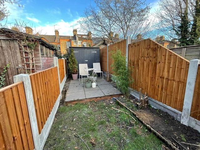 Closeboard fencing on both boundaries of a rear garden